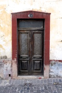 Old_door_in_Funchal_-_Jul_2012